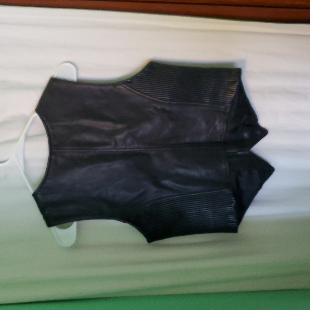 Vintage Black Leather Vest - Picture 9 of 13